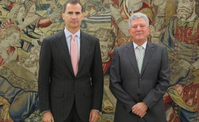 Su Majestad el Rey con Pedro Quevedo Iturbe, representante de Nueva Canarias (NCa)