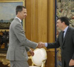Su Majestad el Rey con Aitor Esteban, representante de Euzko Alderdi Jeltzalea-Partido Nacionalista Vasco (EAJ-PNV)