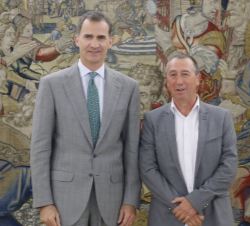 Su Majestad el Rey con Joan Baldoví Roda, representante de Compromís-Podemos-EUPV: A la valenciana