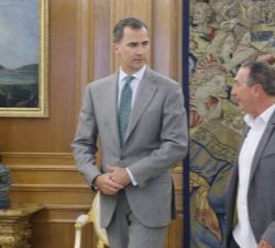 Su Majestad el Rey con Joan Baldoví Roda, representante de Compromís-Podemos-EUPV: A la valenciana