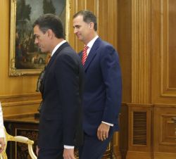 Su Majestad el Rey con Pedro Sánchez representante del Partido Socialista Obrero Español (PSOE)