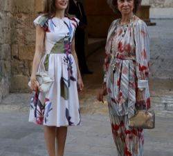 Sus Majestades la Reina y la Reina Doña Sofía a su llegada al Palacio de La Almudaina