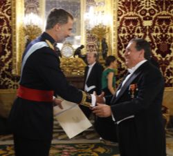 Su Majestad el Rey recibe la Carta Credencial del embajador de la República Argentina, Federico Ramón Puerta