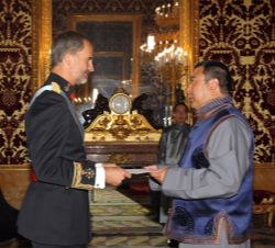 Su Majestad el Rey recibe la Carta Credencial del embajador de Mongolia, Batsaikhan Mundagbaatar