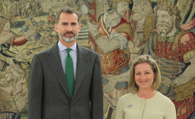 Don Felipe junto a Ana María Oramas González-Moro, representante de Coalición Canaria-Partido Nacionalista Canario