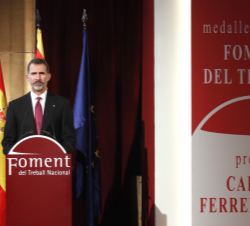 Su Majestad el Rey durante su intervención en la Cena-Entrega de la IX edición de los Premios "Carles Ferrer Salat" y las Medallas de Honor 