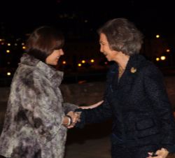 Su Majestad la Reina Doña Sofía recibe el saludo de la presidenta de las Illes Balears, Francina Armengol