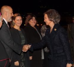 Su Majestad la Reina Doña Sofía recibe el saludo del presidente del Consell de Mallorca, Miquel Ensenyat
