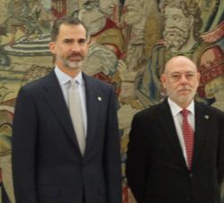 Su Majestad el Rey con el nuevo fiscal general del Estado, José Manuel Maza
