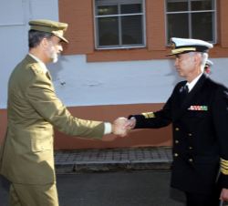 Su Majestad el Rey recibe el saludo del jefe de Estado Mayor de la Defensa, Almirante Fernando García Sánchez