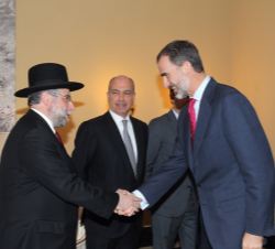 Su Majestad el Rey recibe el saludo del presidente de la Conferencia de Rabinos Europeos y Gran Rabino de la Sinagoga de Moscú