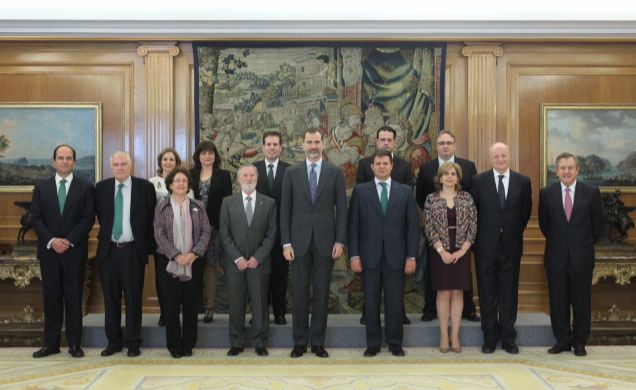 Su Majestad el Rey junto a una representación del Centro de Estudios de Postgrado de Administración de Empresas de la Universidad Politécnica de Madri