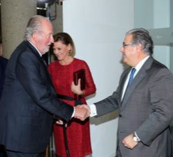 Su Majestad el Rey Don Juan Carlos recibe el saludo del ministro del Interior, Juan  Ignacio Zoido