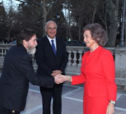 Su Majestad la Reina Doña Sofía recibe el saludo del presidente de la Asociación Española de Pintores y Escultores, José Gabriel Astudillo