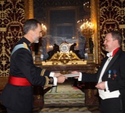 Su Majestad el Rey recibe la Carta Credencial del Sr. Kristjan Andri Stefansson, Embajador de la República de Islandia