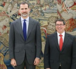 Su Majestad el Rey junto al Ministro de Relaciones Exteriores de la República de Cuba, Sr. Bruno Eduardo Rodríguez Parrilla
