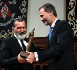 Antonio Banderas recibe, de manos de Su Majestad el Rey, el galardón "Camino Real"