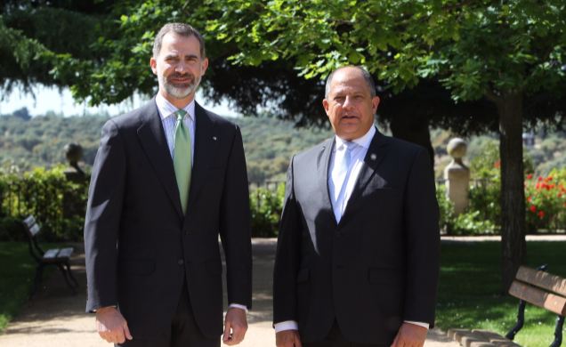 Su Majestad el Rey junto al Presidente de la República de Costa Rica, Sr. Luis Guillermo Solís Rivera