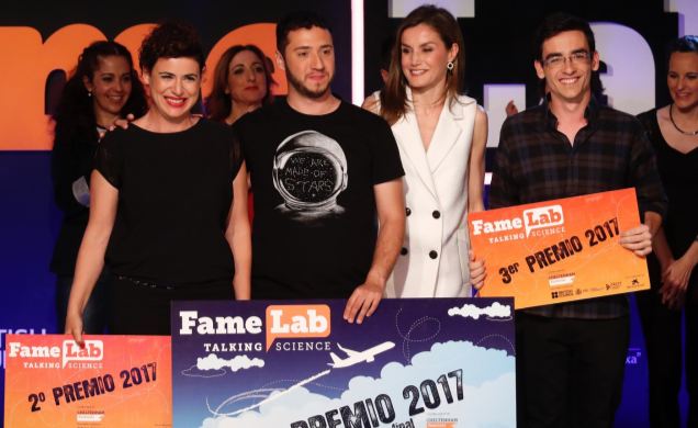 Doña Letizia, con los tres premiados en Famelab España 2017, Pedro Daniel Pajares, Ana Peiró y Pablo Izquierdo