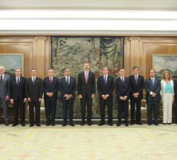 Fotografía de grupo de Su Majestad el Rey con el Consejo General de Dentistas de España