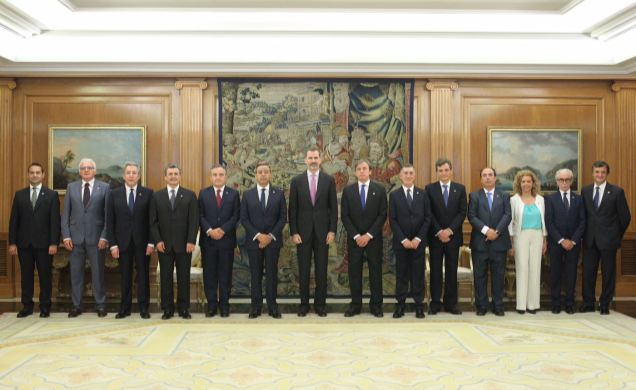 Fotografía de grupo de Su Majestad el Rey con el Consejo General de Dentistas de España