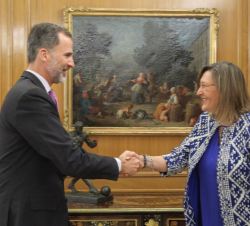 Su Majestad el Rey recibe el saludo de la decana del Colegio de Abogados de Madrid, Sonia Gumpert Melgosa