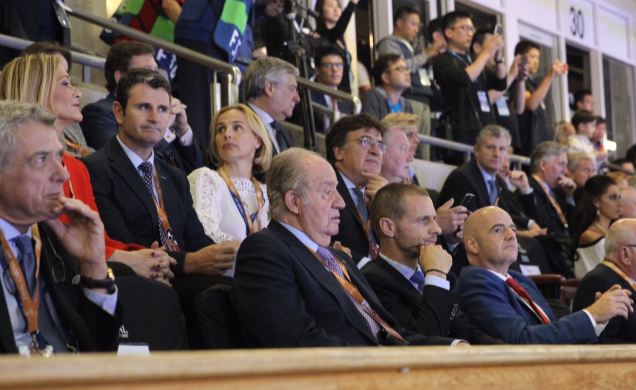 Su Majestad el Rey Don Juan Carlos acompañado por Aleksander Ceferin, presidente de la UEFA durante el desarrollo del encuentro
