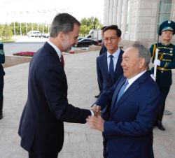 Su Majestad el Rey recibido por el Presidente de la República de Kazajistán, Nursultán Nazarbáyev, en el Palacio Presidencial Ak Orda