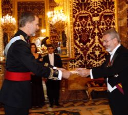 Su Majestad el Rey recibe las Cartas Credenciales del embajador de la República de Panamá, Milton Cohen Henríquez Sasso 