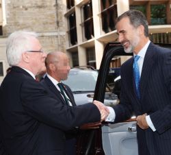 Su Majestad el Rey, a su llegada a Mansion House, es recibido por el alcalde de la City de Londres, Andrew Parmley