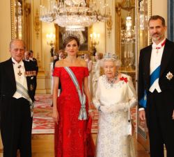 Sus Majestades los Reyes, Su Majestad la Reina del Reino Unido de la Gran Bretaña e Irlanda del Norte y Su Alteza Real el Duque de Edimburgo, momentos