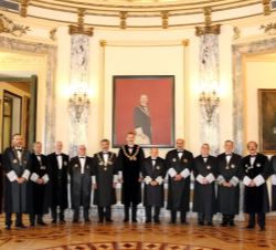 Su Majestad el Rey con los miembros de la Sala de Gobierno del Tribunal Supremo