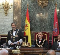 Su Majestad el Rey junto al ministro de Justicia, Rafael Catalá y el fiscal general del Estado, Jose Manuel Maza, durante la intevención del president