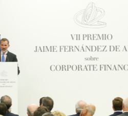Su Majestad el Rey durante su intervención en la entrega de la VII edición del Premio “Jaime Fernández de Araoz de Finanzas Corporativas” 