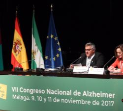Diálogo “La voz de las personas con Alzheimer”, que mantuvieron la presidenta de CEAFA, Cheles Cantabrana y el paciente de Alzheimer y mie