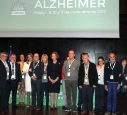 Doña Sofía junto al comité asesor Panel de Expertos de Personas con Alzheimer – PEPA –  integrado por personas con la enfermedad de Alzhei