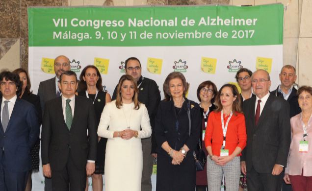 Su Majestad la Reina Doña Sofía junto a las autoridades y representantes de CEAFA asistentes al VII Congreso Nacional de Alzheimer