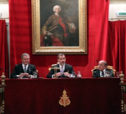 Don Felipe declara abierto el Curso de las Reales Academias