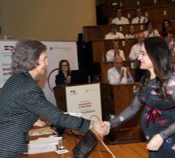 Doña Sofía entrega el premio investigación básica a María Dolores Sánchez, investigadora del IIS-Fundación Jiménez Díaz