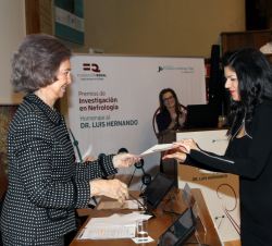Doña Sofía entrega el premio enfermería nefrológica a los centros de diálisis FRIAT de Ciudad Rodrigo, Béjar y Medina del Campo y del Hospital Juan Ca
