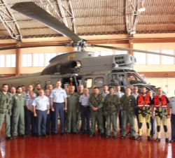 Fotografía de grupo de Su Majestad el Rey con tripulaciones y personal del Grupo 82 de Fuerzas Aéreas