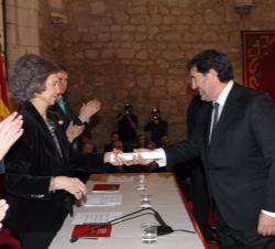 Doña Sofía entrega la Mención Especial a Ramón Mayo Fernández, Presidente de Kalam, en la categoría de Dedicación