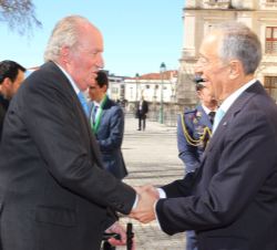 Su Majestad el Rey Don Juan Carlos recibe el saludo del Presidente de Portugal, Marcelo Rebelo de Sousa
