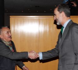 Don Felipe recibe el saludo del secretario general de la Unión general de trabajadores (UGT), Josep María Álvarez