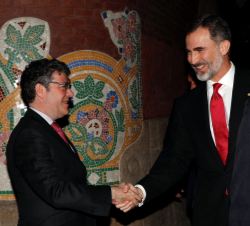 Su Majestad del Rey recibe el saludo del ministro de Energía, Turismo y Agenda Digital, Álvaro Nadal