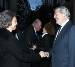 Su Majestad La Reina Doña Sofía recibe el saludo del ministro de Educación, Cultura y Deporte, Íñigo Méndez de Vigo