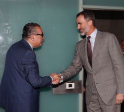 Su Majestad el Rey recibe el saludo del presidente de la Confederación Española de Organizaciones Empresariales (CEOE), José Carlos Francisco Díaz