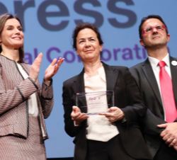 Doña Letizia entregó el Premio a la Responsabilidad Social Corporativa: FEDEX, recoge el premio: Paloma Romero-Salazar, vicepresidenta de Operaciones 