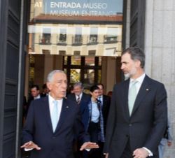 Su Majetad el Rey y el el Presidente de la República Portuguesa a la salida del Museo Nacional Centro de Arte Reina Sofía