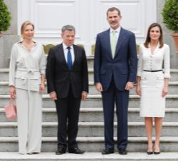 Sus Majestades los Reyes junto al Presidente de la República de Colombia, Sr. Juan Manuel Santos Calderón y la Sra. María Clemencia Rodríguez de Santo